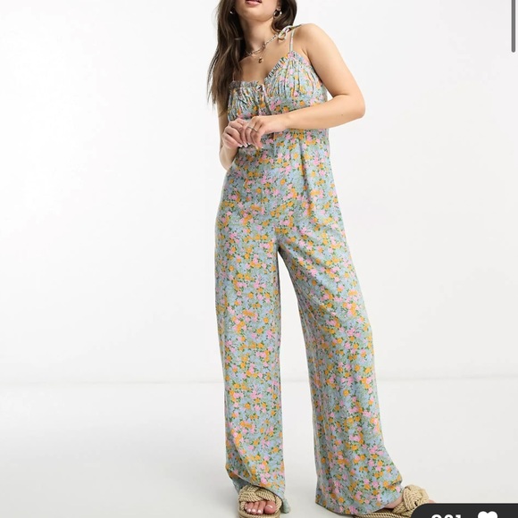 ASOS petite wide leg floral jumpsuit - Picture 1 of 2